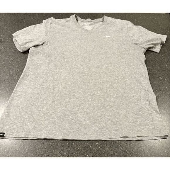 Nike embroidered Logo T-shirt size XL - Picture 3 of 6